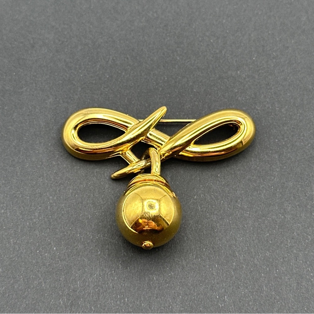 Lovely‎ Vintage Jewellery gold-tone Brooch signed C